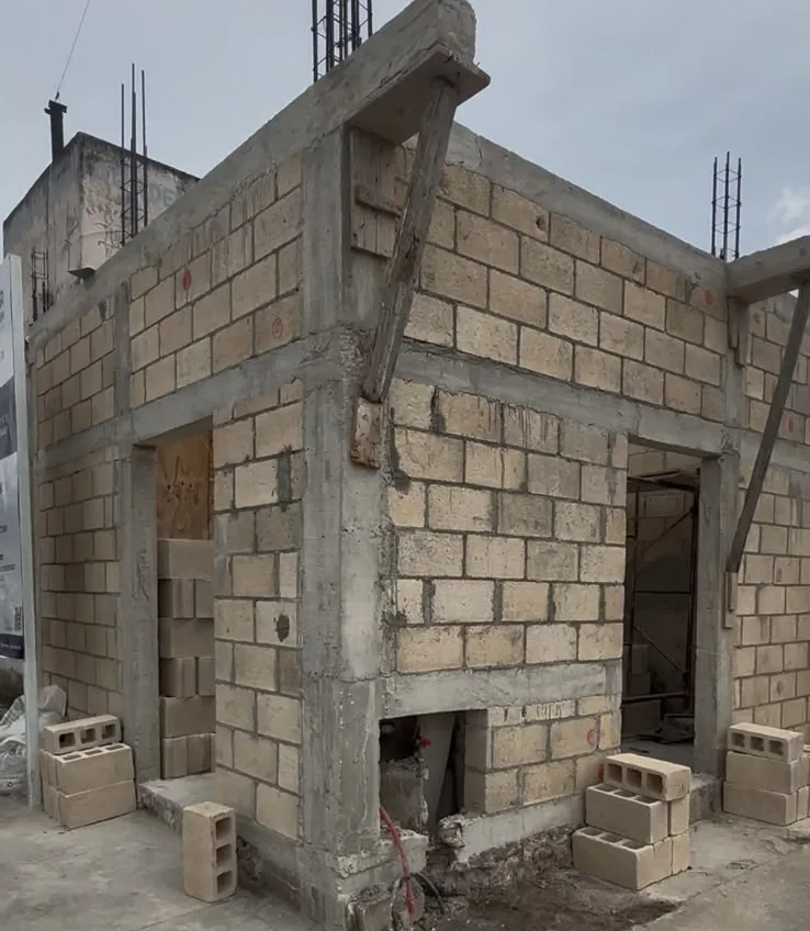 Obra levantada con block y estructura de concreto